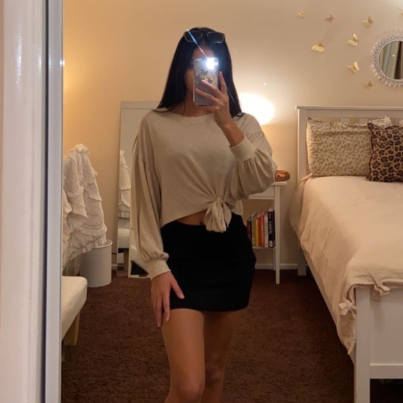 Soft cream colored top - Picture 2 of 8